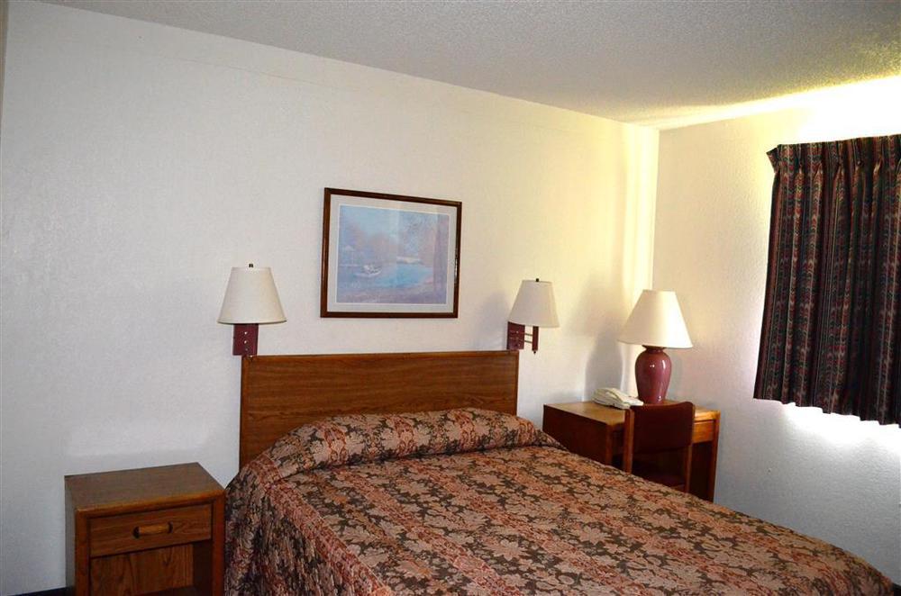 Motel 6 - Newest - Ultra Sparkling Approved - Chiropractor Approved Beds - New Elevator - Robotic Massages - New 2023 Amenities - New Rooms - New Flat Screen Tvs - All American Staff - Walk To Longhorn Steakhouse And Ruby Tuesday - Book Today And Sav Kingsland Quarto foto